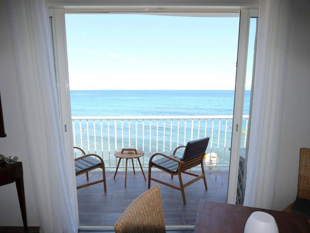 Sur la plage de Lavasina appartement T2 en duplex