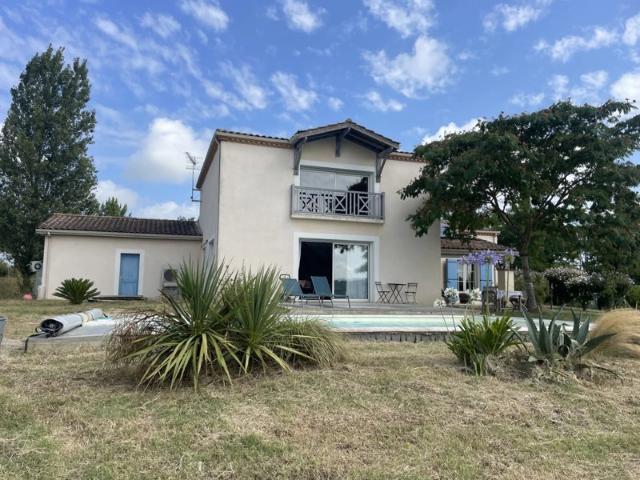 Sur les coteaux de Tonneins VILLA de plain pied sur un parc