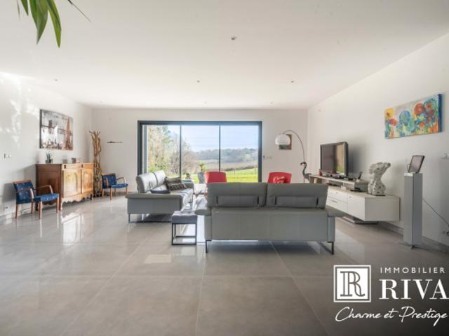 SUR LES COTEAUX VILLA 170 M2 3 CH VUE DEGAGEE