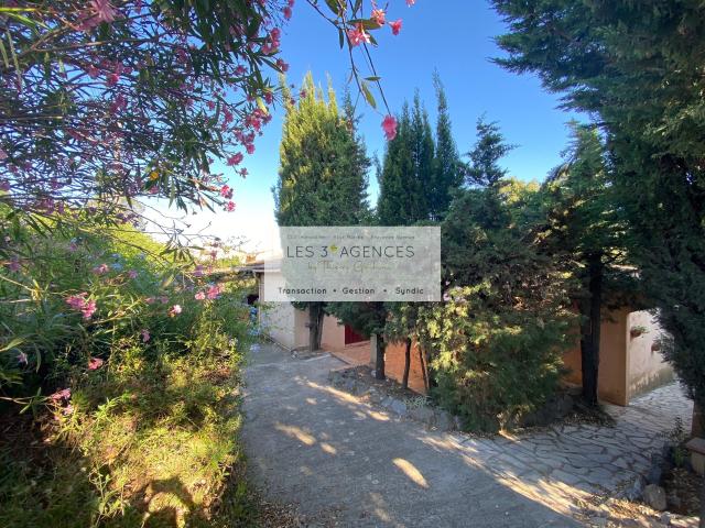 Sur les hauteurs de Cogolin, maison individuelle