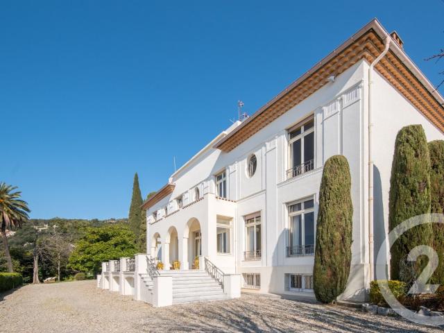 Sur les hauteurs de Grasse, cette propriété de prestige inca. 587m² Grasse