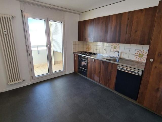 Sur les hauteurs de la Chaux de Fonds, this 4.5 room apartment is waiting for you!
