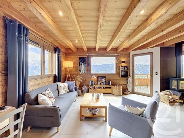 Sur les hauteurs prisées de Verchaix, ce chalet d'exception. 127m² Verchaix