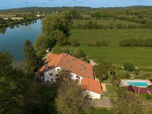 Sur les rives du Gave, 550 m2 d'histoire réinventée, prêts à porter votre projet
