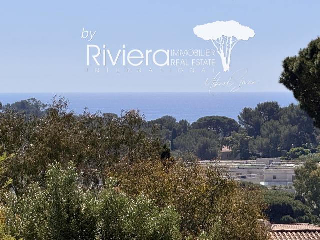 Sur un terrain de 1980m2, vue mer, terrain plat !