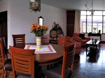 SURCO Se vende casa er Piso Dorm cochera AT m