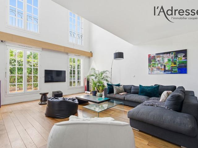Suresnes Foch Magnifique duplex 6 pièces de 176m² avec terrasse