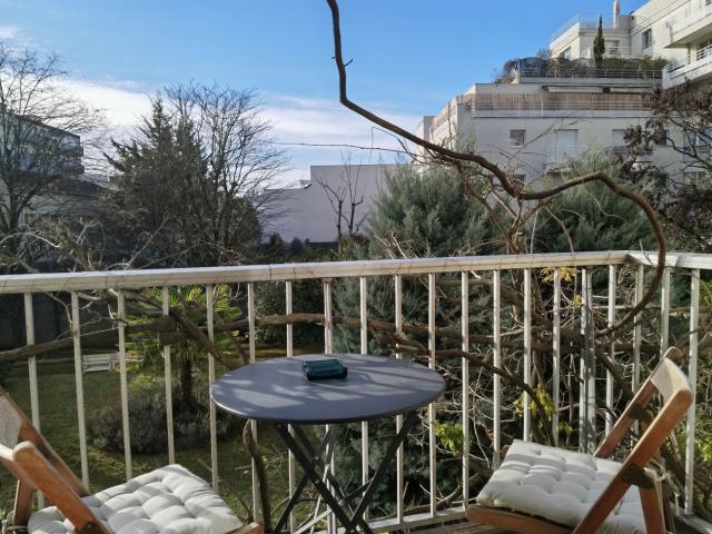 Suresnes, limite Puteaux rue des bas Rogers Duplex de 94.31m2 en RDJ +1 avec balcon, cave et box