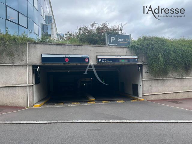 Suresnes Location Parking / Garage 92