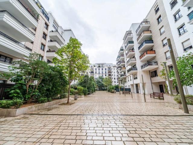 Suresnes Résidence Sisley Appartement 3 pièces 69m² Parking en sus