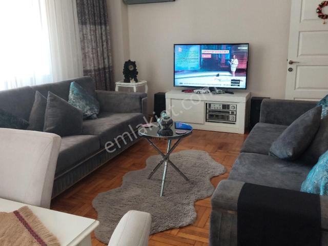 Süreyyaplajında Yüksek Giriş 100m2 Net Garajlı Temiz Daire