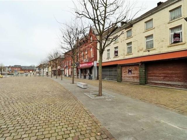 Surface commerciale et appartement