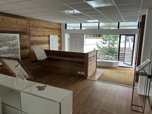 Surface commerciale idéalement située à Crans Montana