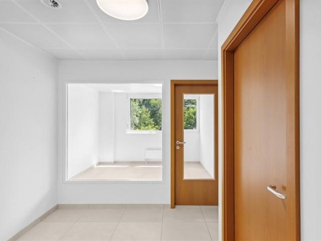 Surface commerciale/bureau/cabinet de 65m2 à Noville
