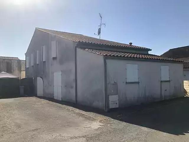 Surgères 17700 Achat / Vente immeuble parking