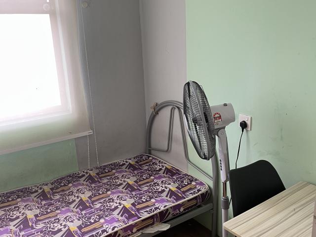 Suria Jaya Window Single Room girl rent, Padang Jawa, Seksyen 16, Shah Alam, walking distance to KTM Padang Jawa, Nea