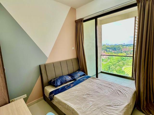 Suria Putra Fully Furnished Room with Balcony Golf View. Bukit Rahman Putra
