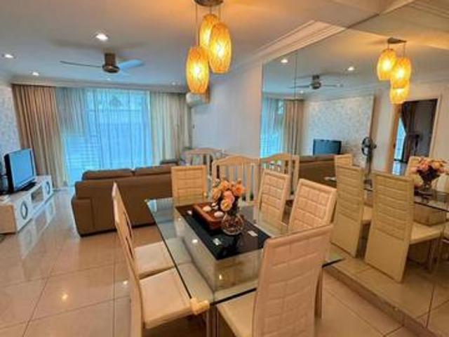 Suriamas Apt Larkin 3Bed 1066sf Corner High Floor GG Nice Reno CIQ