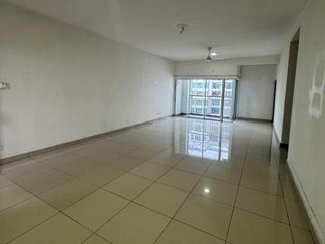 suriamas larkin aprt 3room house 2 carpark partial house for rent
