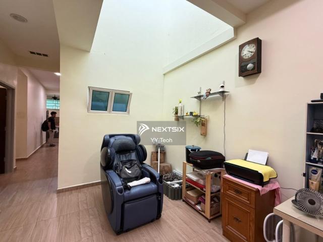 Surrounded by Cafés & Residential Area｜Bukit Indah Shoplot