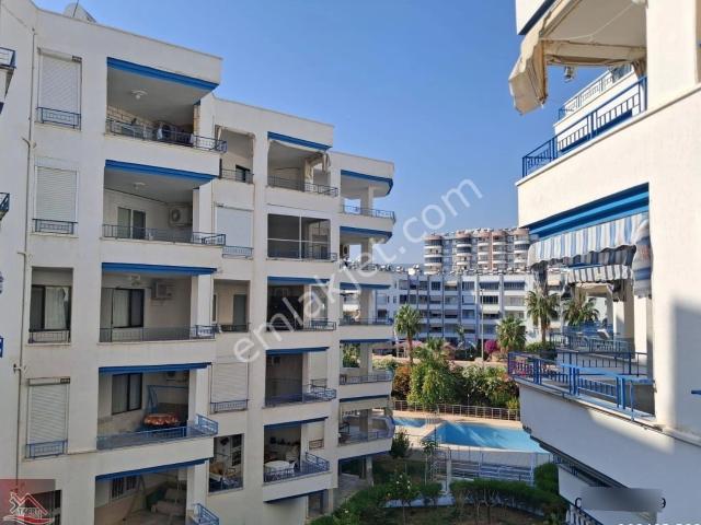 Susanoğlu’nda Denize Sıfır, Havuzlu Ve Güvenlikli Sitede Yenilenmiş 2+1 Daire!