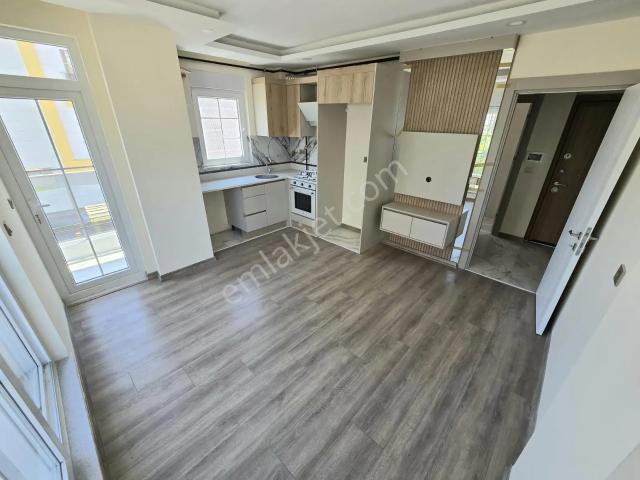 Sütçüler Mh'de Kat'ta Sıfır Satılık 1+1