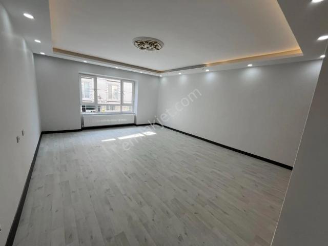Süvari Mah'de Ön Cephe Full + Full Yapılı 3+1 Arakat Şeklinde Daire