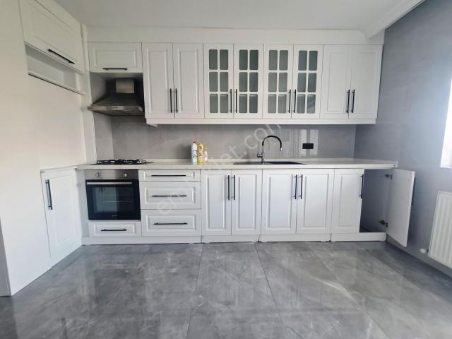 Süvari Mh. Merkezi Konumda Park Cepheli Yapılı 3+1 Kiralık