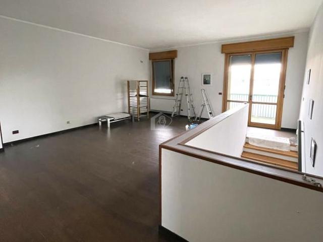 Suzzara vendesi appartamento 8 vani 200 Mq