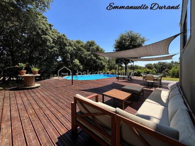 Suze la Rousse: Maison de plain pied d'exception avec piscine et prestations haut de gamme