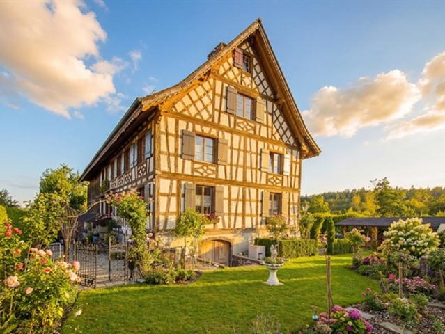 SYMBIOSE ZWISCHEN KLASSIK & KOMFORT 7.5 ZIMMER HAUS MIT EINLIEGERWOHNUNG