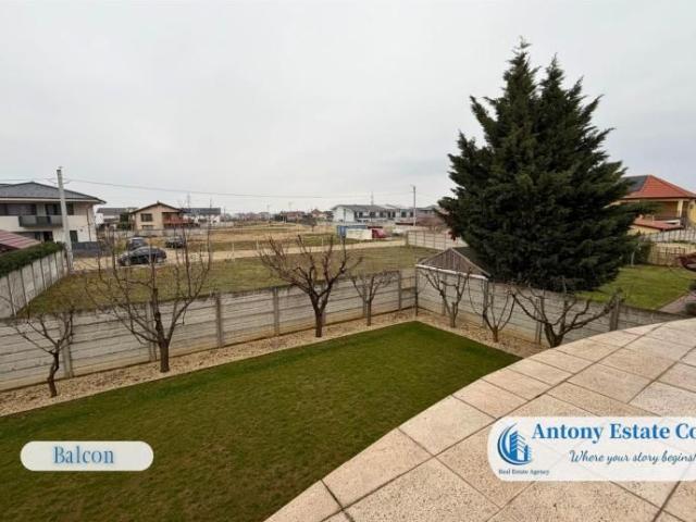 Symmetry Residence 2 Casa de inchiriat cu 4 camere, Sanmartin