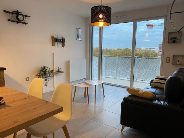 Sympathique T2 meublé avec grande terrasse et parking sous sol à Empalot