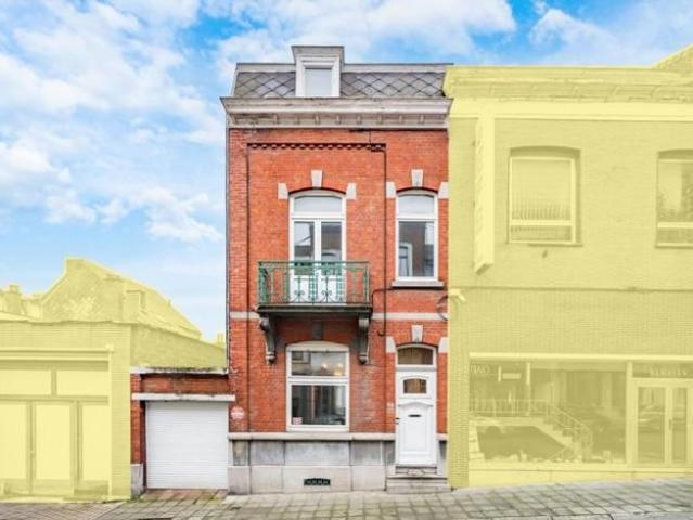 Sympathique maison 3 façades avec jardin et garage