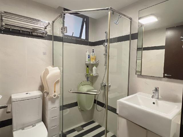 Symphony Suites Condominium Room Rental, $900, 1 Bed 1 Bath 120 sqft $7.50 psf