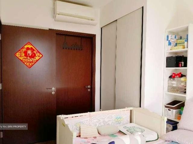 Symphony Suites D27, Condominium