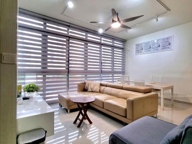 Symphony Suites D27, Condominium