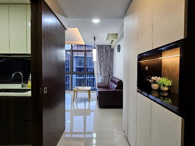 Symphony Suites D27, Condominium