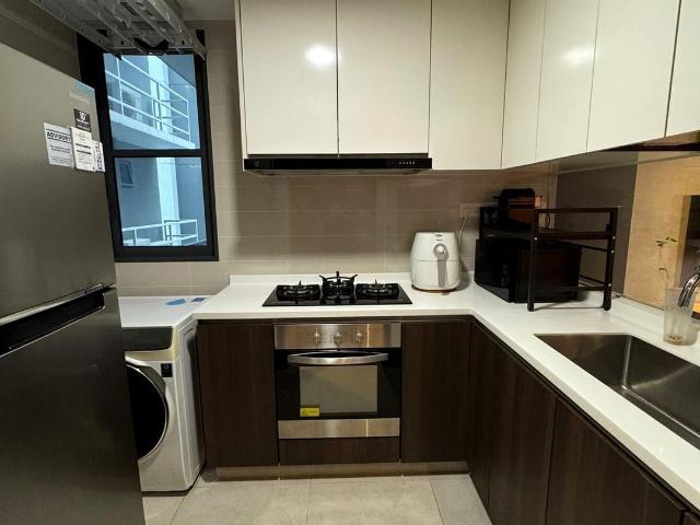 Symphony Suites D27, Condominium