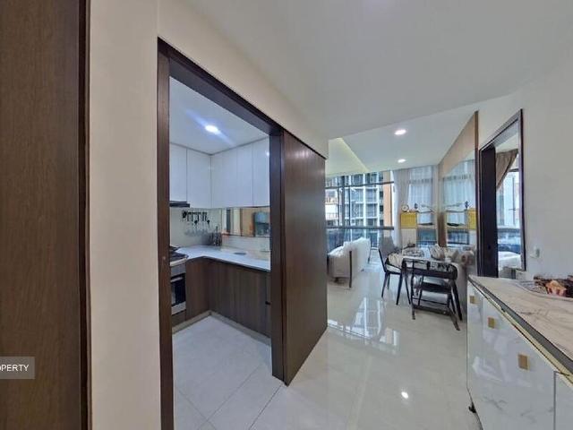 Symphony Suites D27, Condominium