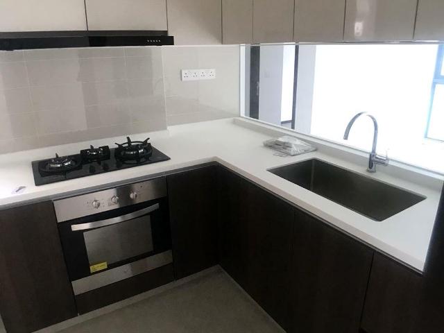 Symphony Suites D27, Condominium