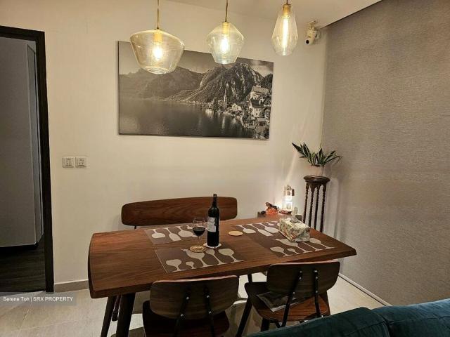 Symphony Suites D27, Condominium