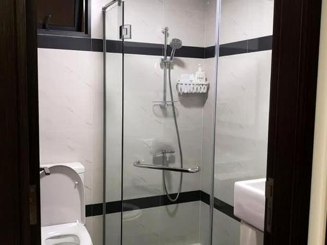 Symphony Suites D27, Condominium