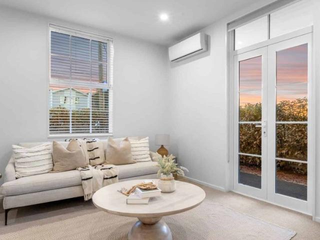 SYDENHAM THREE BEDROOM, TWO LIVING TOWNHOUSE WITH GARAGE