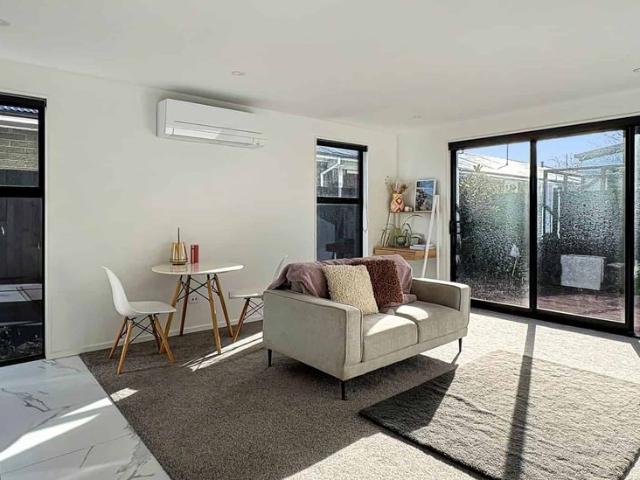 SYDENHAM TWO BEDROOM TOWNHOUSE, HEAT PUMP