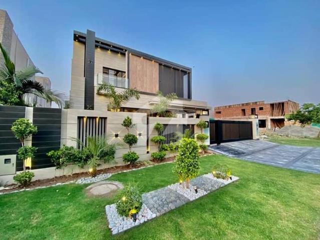 Syed Brothers Offers 1 Kanal Lightly Used Elegant And Fully Maintained Super Hot Located Bungalow Is Available For Sale In The Best Block Of DHA Phase 6 Lahore