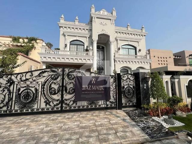 SYED BROTHERS PROUDLY OFFERS: 1 Kanal Classic Design Full Furnished Bungalow For Sale in DHA Phase 5, Lahore | Servant Quarter in Basement