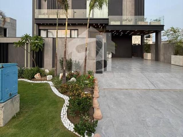 SYED BROTHERS PROUDLY OFFERS: 1 Kanal Elegant And Fully Furnished Modern Bungalow Is Available In The Best Block Of DHA Lahore