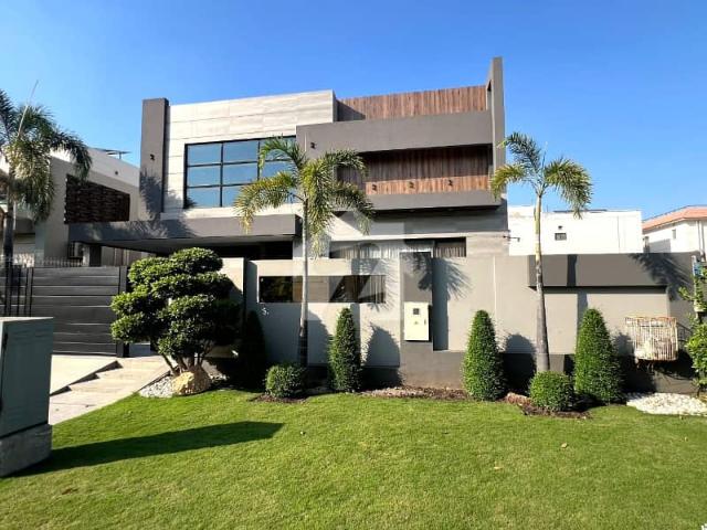 SYED BROTHERS PROUDLY OFFERS: 1 Kanal Elegant And Fully Furnished Modern Bungalow Is Available In The Best Block Of DHA Lahore