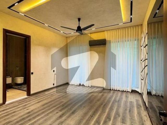 SYED BROTHERS PROUDLY OFFERS: 1 Kanal Elegant And Fully Maintained Bungalow Is Available For Sale in DHA Phase 7 Near Carefour, Lahore. DHA Phase 7